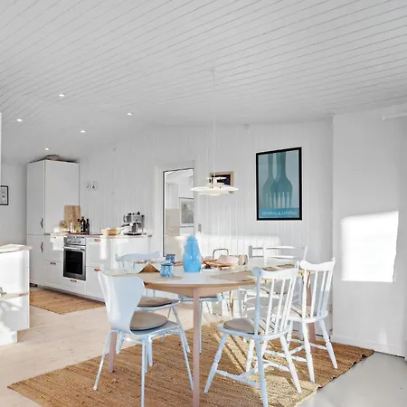 2 Bedroom Amazing In Melby